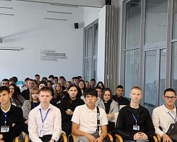 Студенты АГПК открыли «Вселенные Хлебникова»