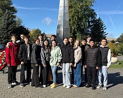 Студенты АГПК приняли участие в митинге в честь годовщины третьего формирования 28-й Краснознамённой армии